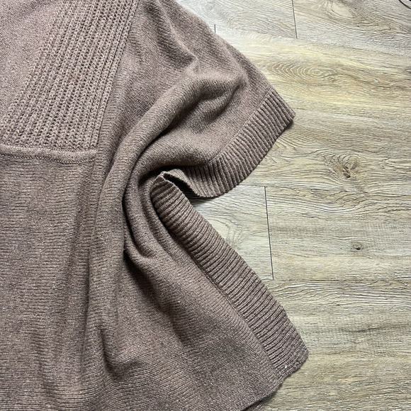Talbots Wool Blend Ruana Poncho Women's Knit Sweater Tan Shawl One Size - Picture 6 of 8